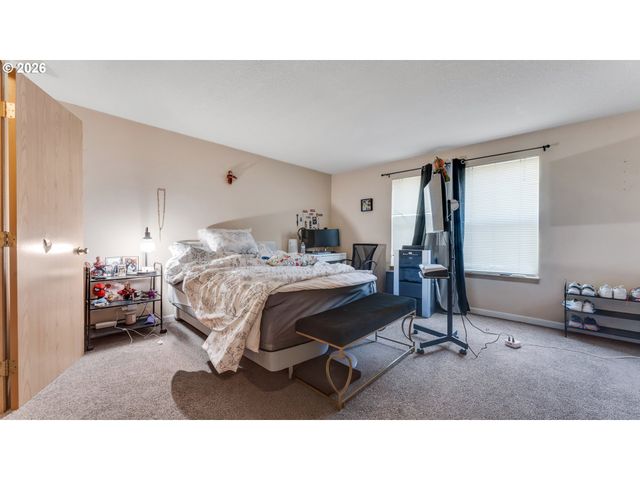 13949 BEAVERCREEK Rd 126, Oregon City, OR 97045