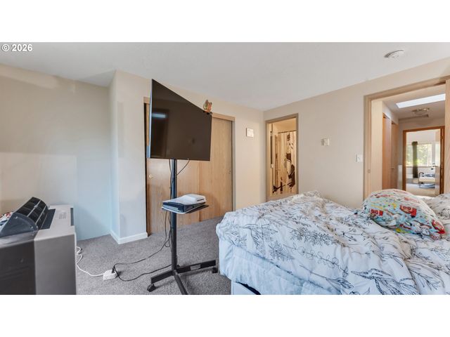 13949 BEAVERCREEK Rd 126, Oregon City, OR 97045