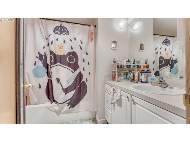 13949 BEAVERCREEK Rd 126, Oregon City, OR 97045