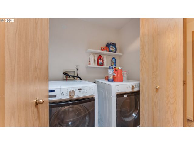 13949 BEAVERCREEK Rd 126, Oregon City, OR 97045
