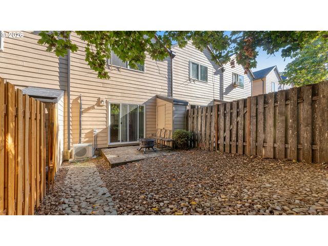 13949 BEAVERCREEK Rd 126, Oregon City, OR 97045