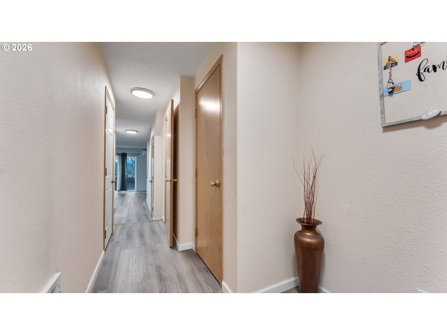 13949 BEAVERCREEK Rd 126, Oregon City, OR 97045