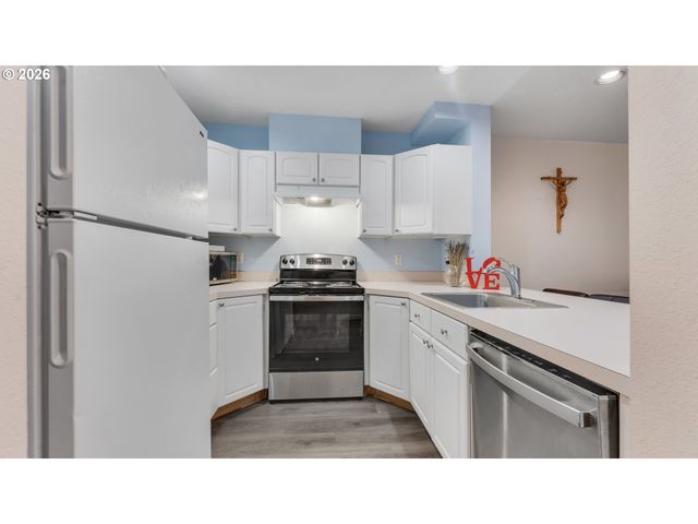 13949 BEAVERCREEK Rd 126, Oregon City, OR 97045