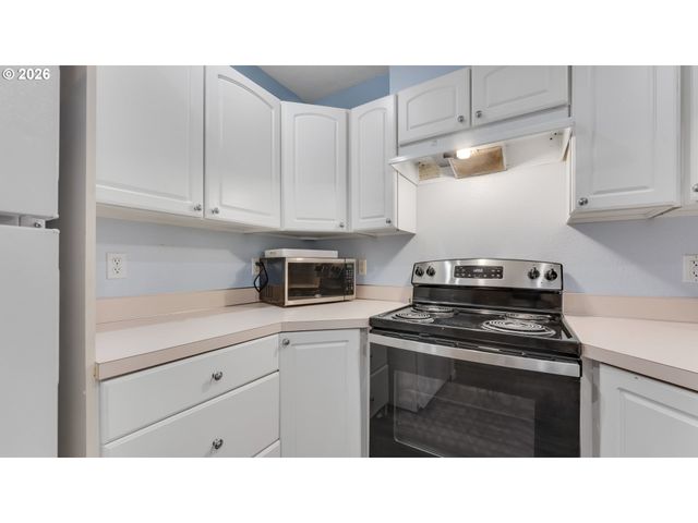 13949 BEAVERCREEK Rd 126, Oregon City, OR 97045