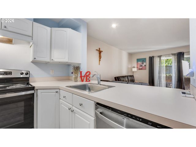 13949 BEAVERCREEK Rd 126, Oregon City, OR 97045