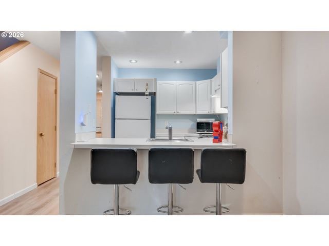 13949 BEAVERCREEK Rd 126, Oregon City, OR 97045