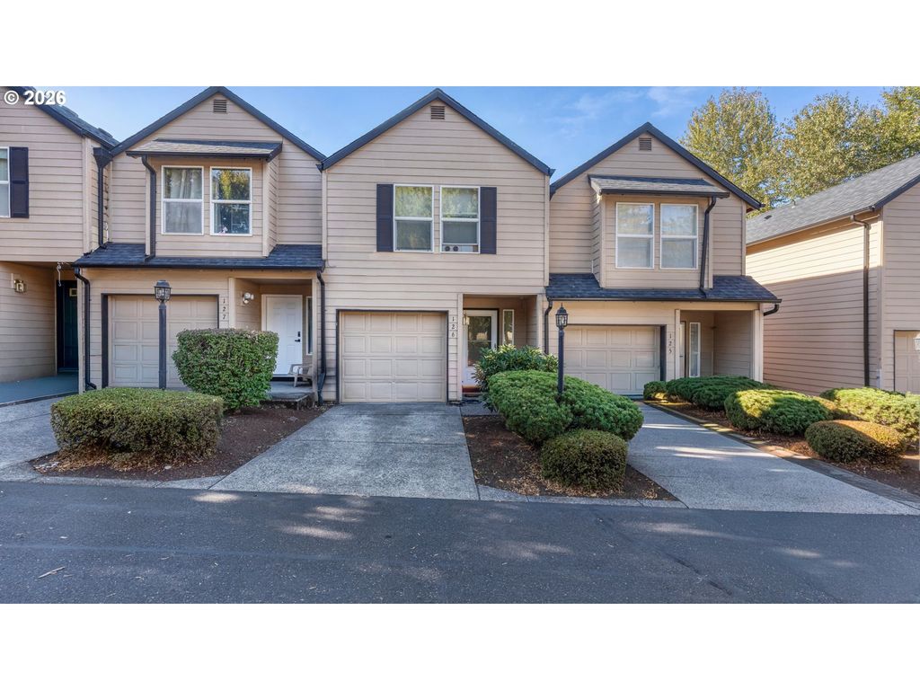 13949 BEAVERCREEK Rd 126, Oregon City, OR 97045