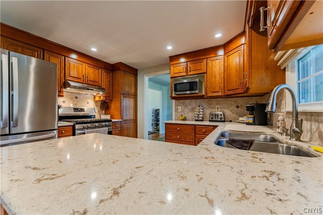 8327 Summit Cedar Lane, Clay, NY 13090