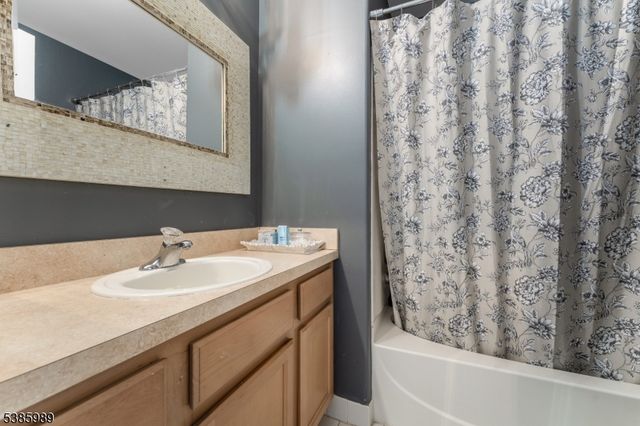 284 Rainbow Way, Lopatcong Twp., NJ 08865