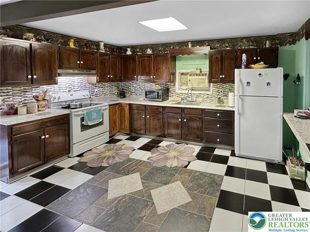 8252 Natures Drive, Coolbaugh Twp, PA 18466