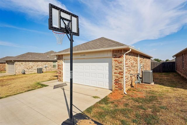 11105 NW 98th Street, Yukon, OK 73099