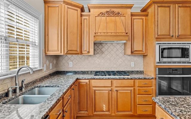 5403 Effieham Street, Oak Ridge, NC 27310