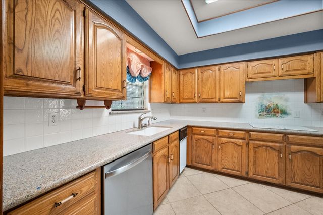 1812 Rollingwood Court, Bedford, TX 76021