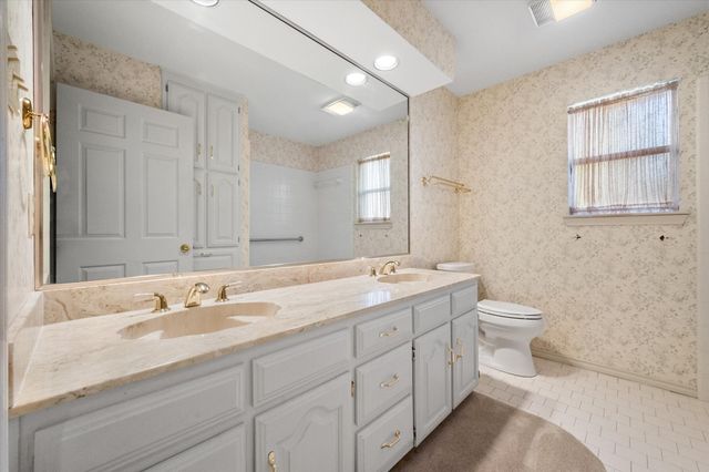 1812 Rollingwood Court, Bedford, TX 76021