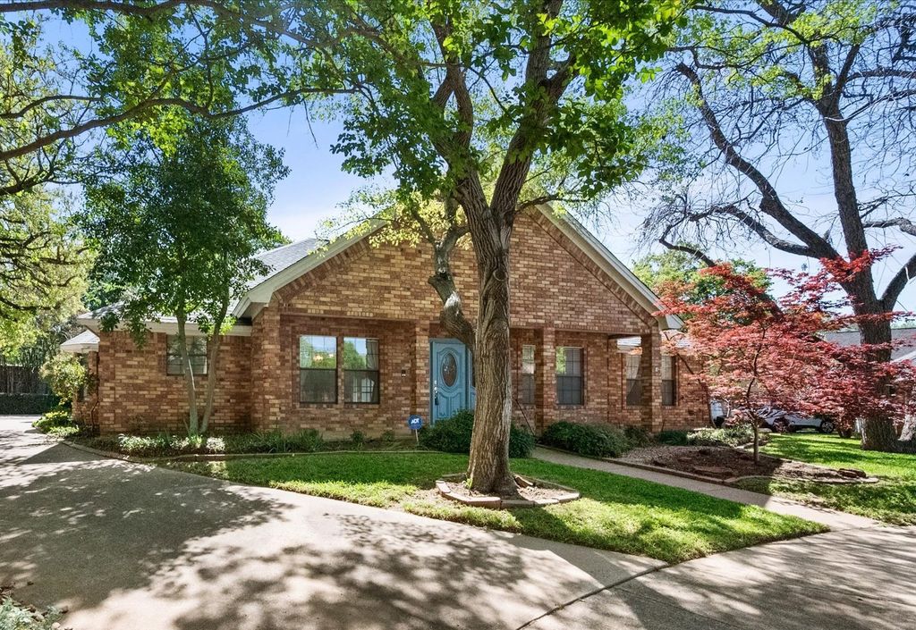 1812 Rollingwood Court, Bedford, TX 76021