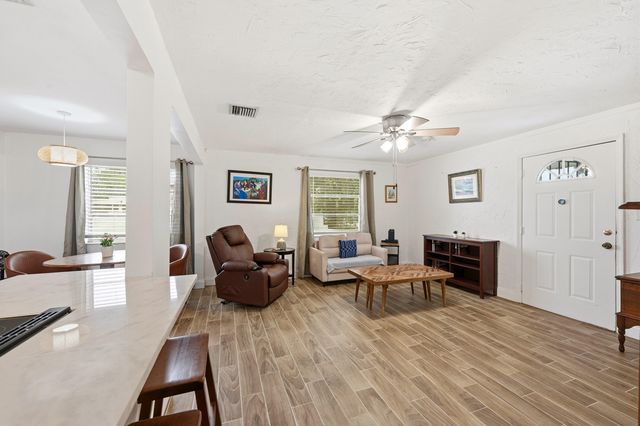 6404 Oak Street, Hollywood, FL 33024