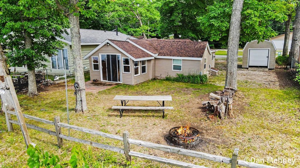 5539 Front Street, Newaygo, MI 49337
