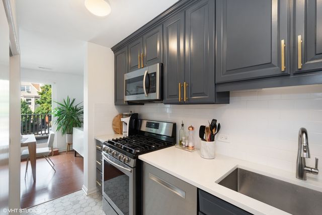 2757 N Wayne Avenue A, Chicago, IL 60614