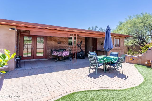 8625 N Mulberry Drive, Tucson, AZ 85704
