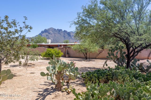 8625 N Mulberry Drive, Tucson, AZ 85704