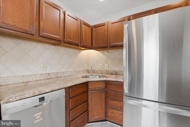 5526 HOLLINS LN, Burke, VA 22015