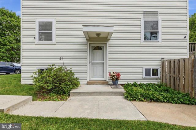 5526 HOLLINS LN, Burke, VA 22015