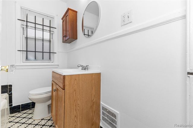 14800 Kilbourne Street, Detroit, MI 48213