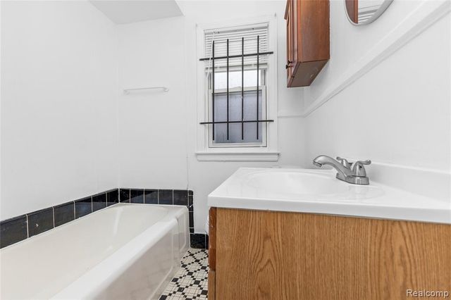 14800 Kilbourne Street, Detroit, MI 48213