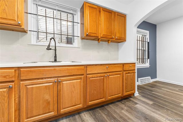 14800 Kilbourne Street, Detroit, MI 48213