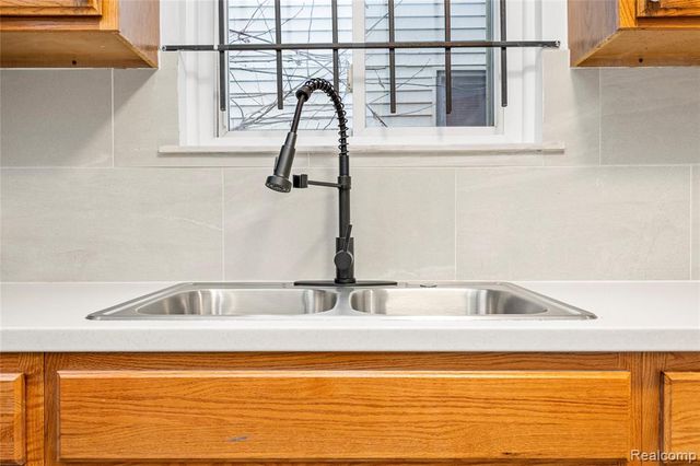 14800 Kilbourne Street, Detroit, MI 48213