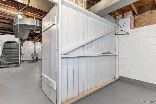 14800 Kilbourne Street, Detroit, MI 48213