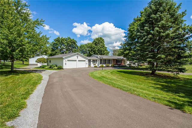 5194 Laura Lane, Canandaigua Town, NY 14424