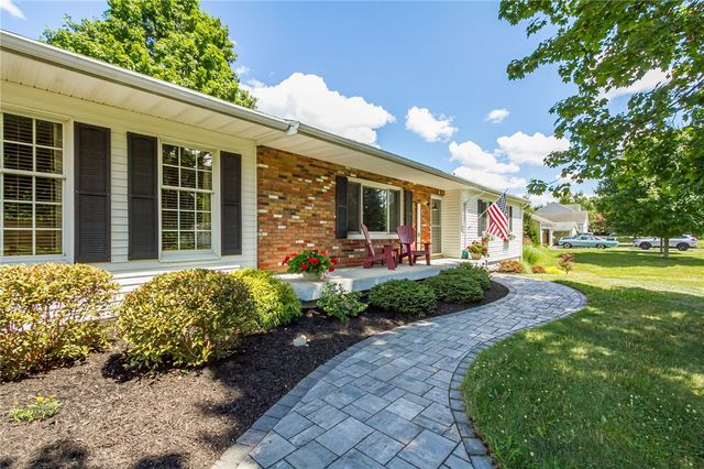 5194 Laura Lane, Canandaigua Town, NY 14424