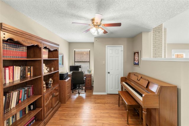 9402 Los Alamos Trail, Irving, TX 75063