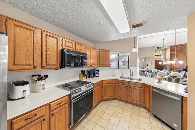 9402 Los Alamos Trail, Irving, TX 75063