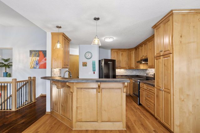 9665 Brighton Lane, Eden Prairie, MN 55347