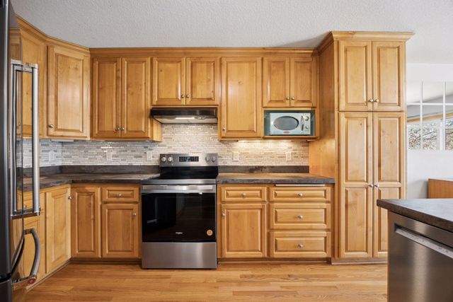 9665 Brighton Lane, Eden Prairie, MN 55347