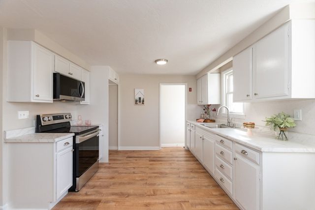 49 Duren Ave, Woburn, MA 01801