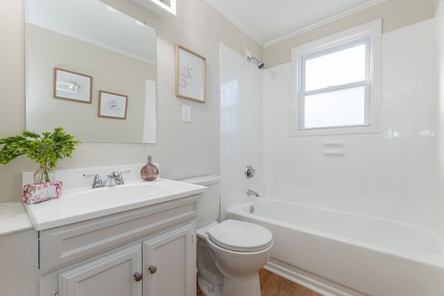 49 Duren Ave, Woburn, MA 01801