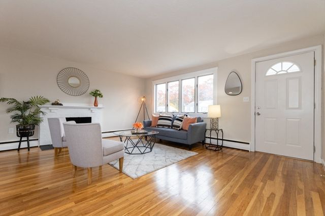 49 Duren Ave, Woburn, MA 01801