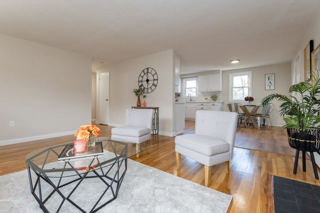 49 Duren Ave, Woburn, MA 01801