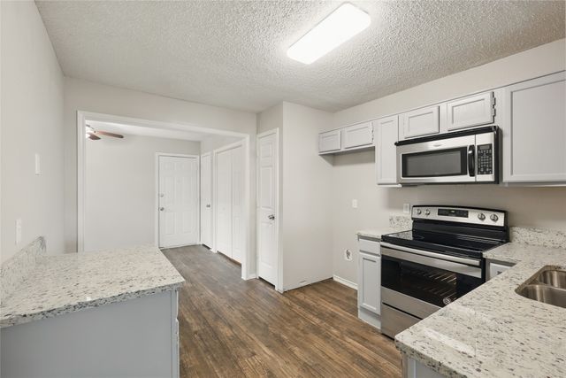 703 Inglewood Trail, Desoto, TX 75115