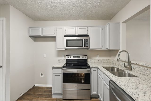 703 Inglewood Trail, Desoto, TX 75115