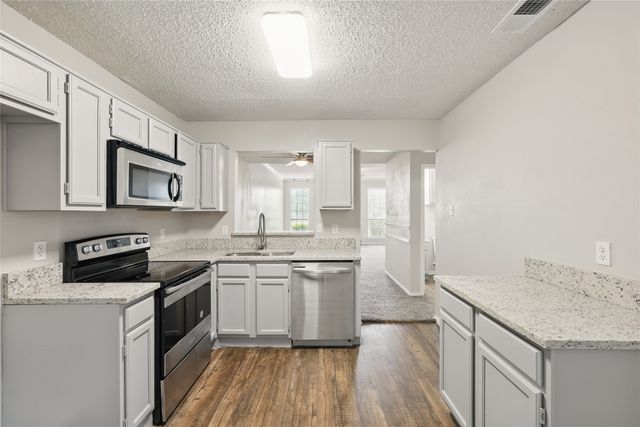 703 Inglewood Trail, Desoto, TX 75115