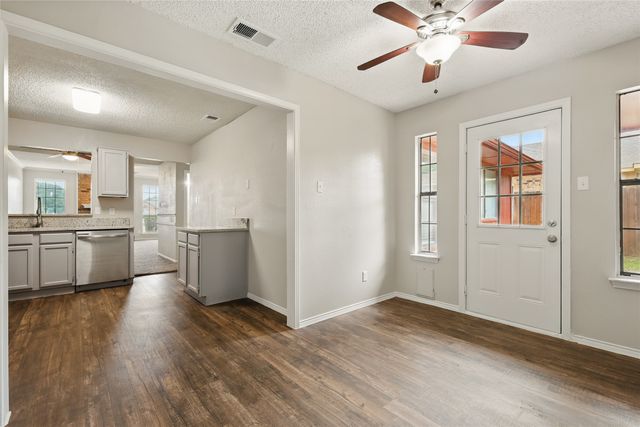 703 Inglewood Trail, Desoto, TX 75115