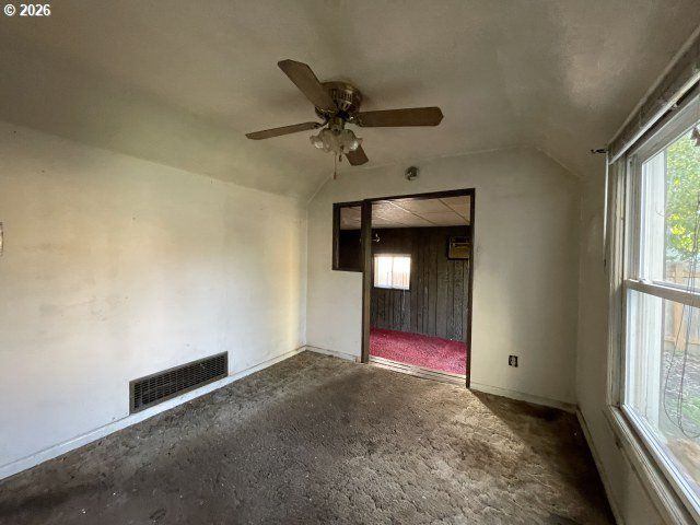 5808 Se LAUREL St, Milwaukie, OR 97222