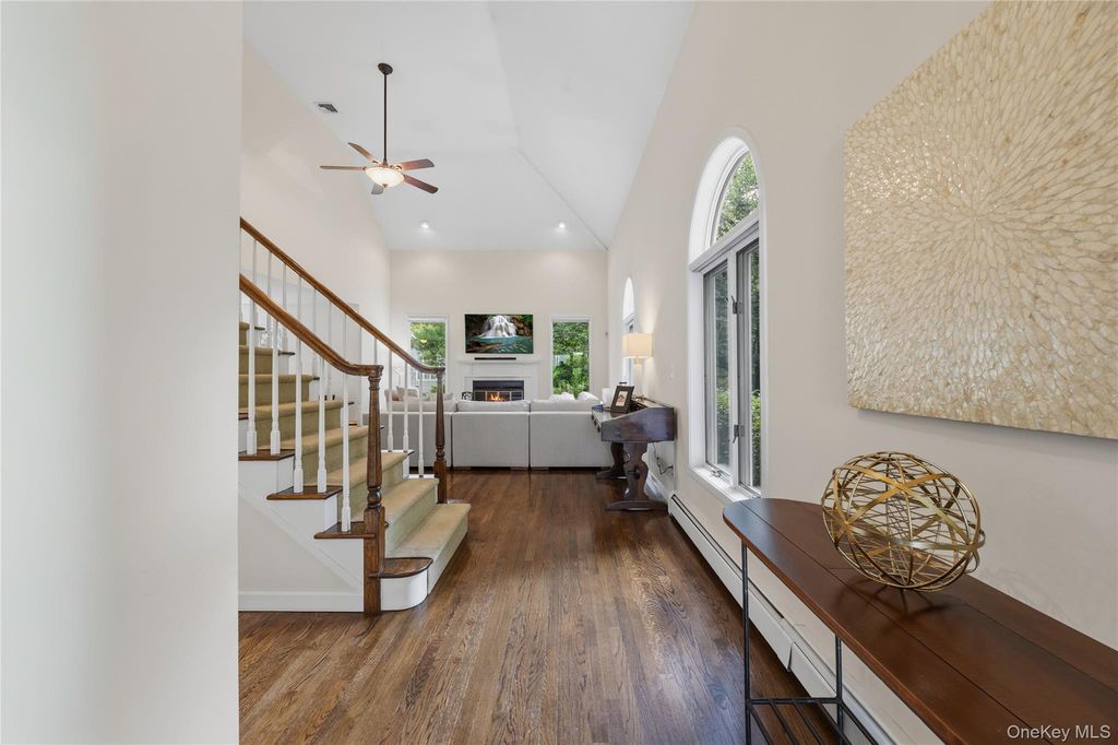 9 Elizabeth Court, Briarcliff Manor, NY 10510 — photo 2