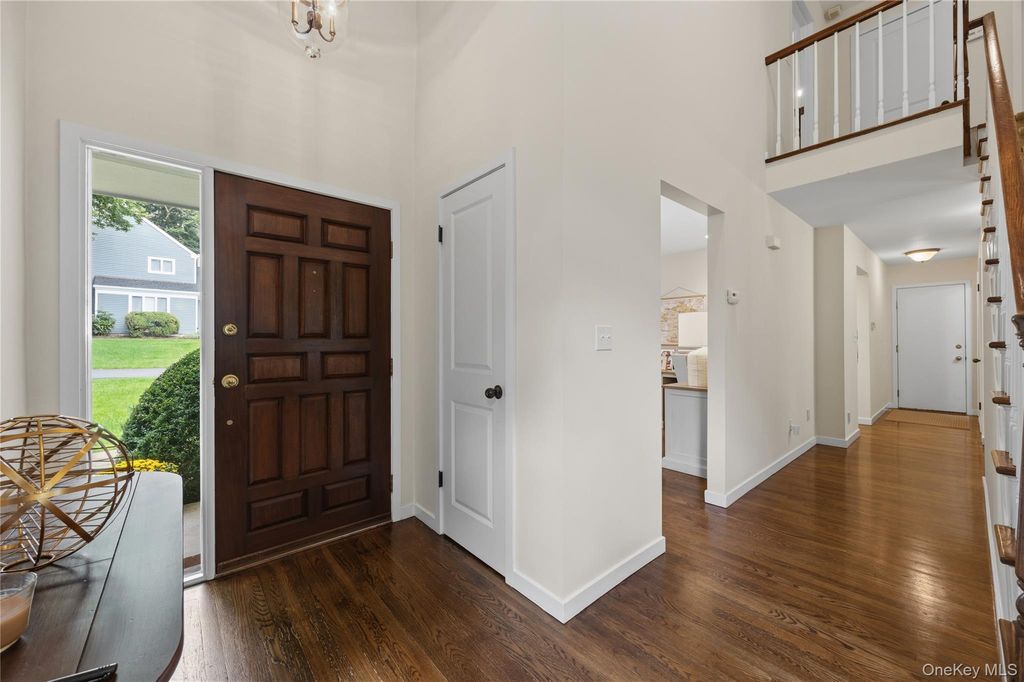 9 Elizabeth Court, Briarcliff Manor, NY 10510 — photo 3