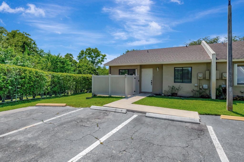 10323 W Boca Bnd W W K1, Boca Raton, FL 33428