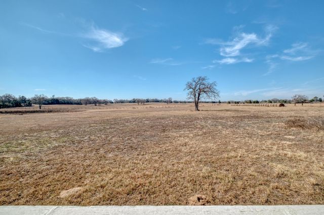 1949 Fm 619, Elgin, TX 78621